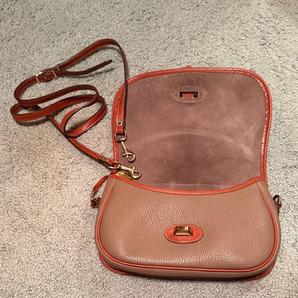 Dooney & Burke Elegant Brown and Grey Tan Leather Cross Body Bag - Picture 2 of 8